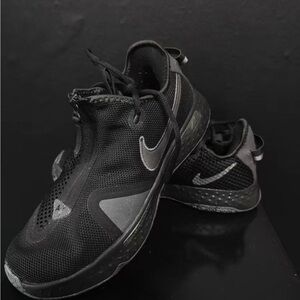 Nike Men's Black and Silver Athletic Shoes